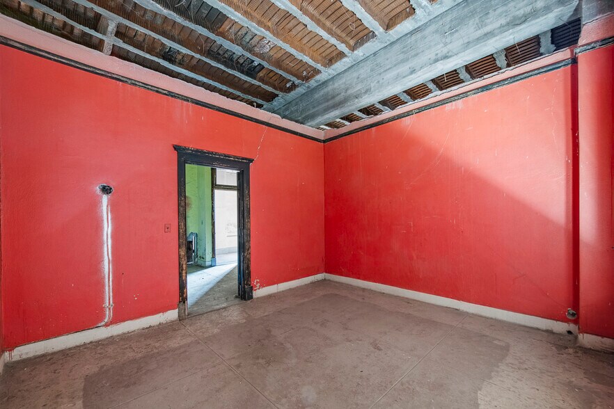 More Photos Of 502 S Main St, Rock Springs General Retail For Sale