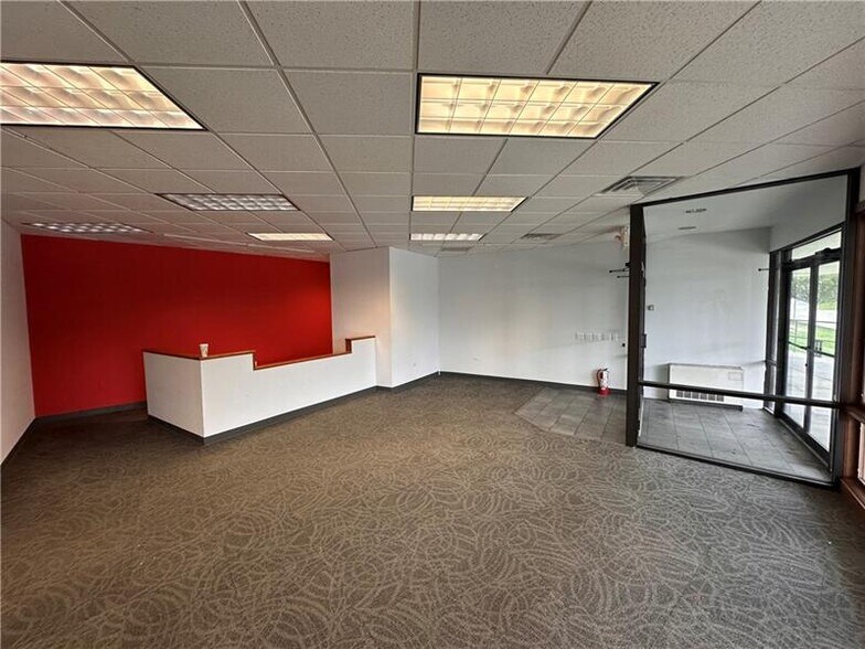 More Photos Of 9625 Perry Hwy, Pittsburgh Office For Lease
