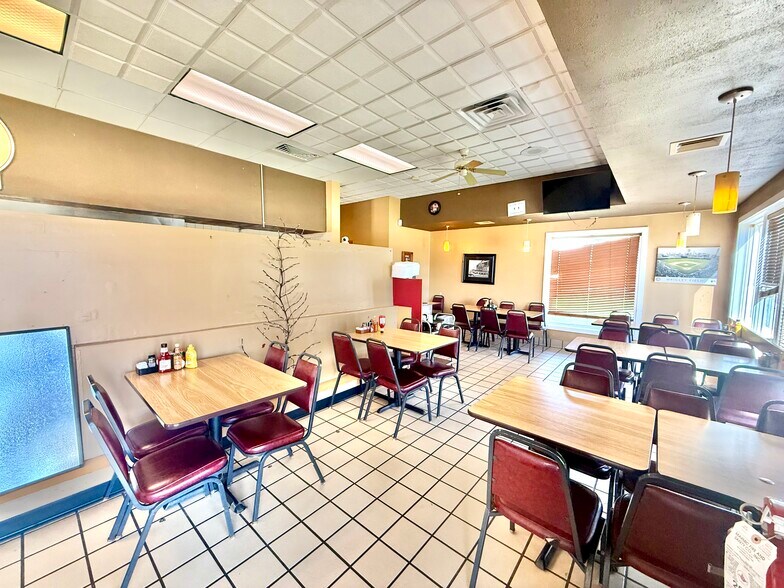 More Photos Of 1700 Fredrick Ln, Normal Restaurant For Sale