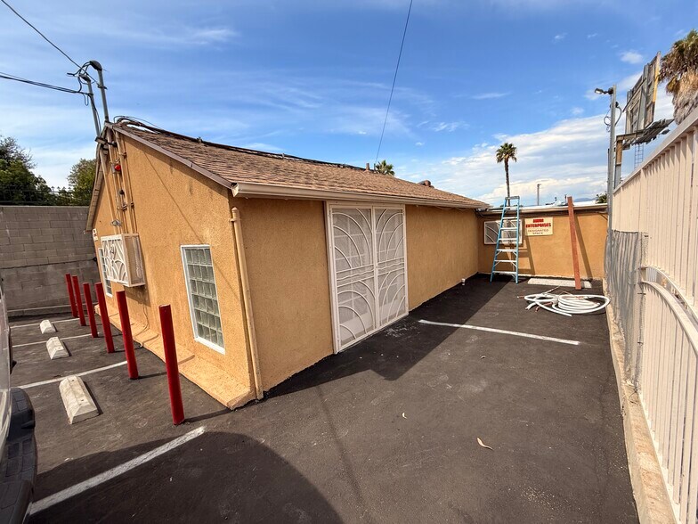 More Photos Of 11326 Ventura Blvd, Studio City Storefront Retail Office For Lease
