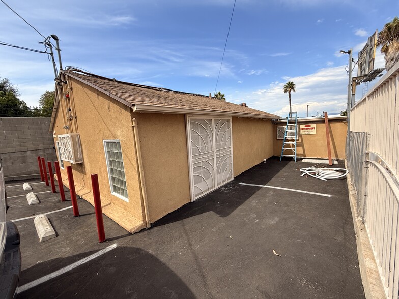 More Photos Of 11326 Ventura Blvd, Studio City Storefront Retail Office For Lease