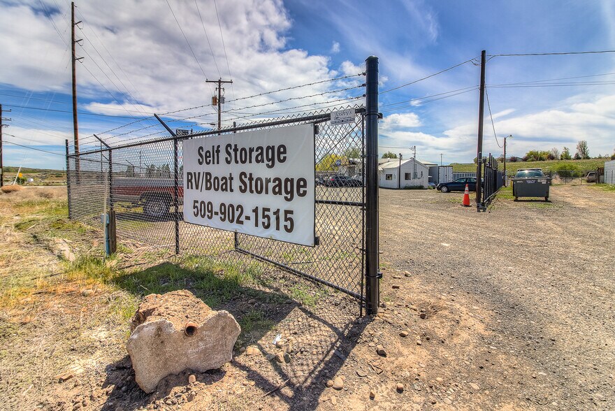 More Photos Of 46 Hatton Rd, Tieton Self Storage For Sale