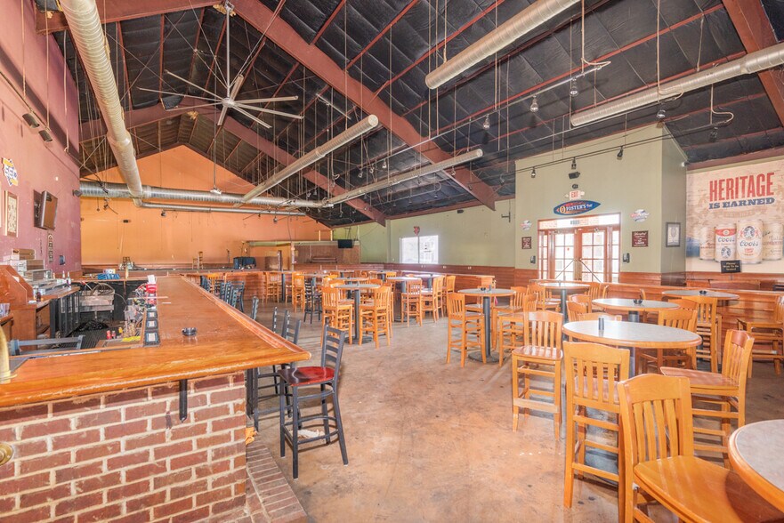 More Photos Of 888 St. Andrews Ln, Starkville Restaurant For Sale