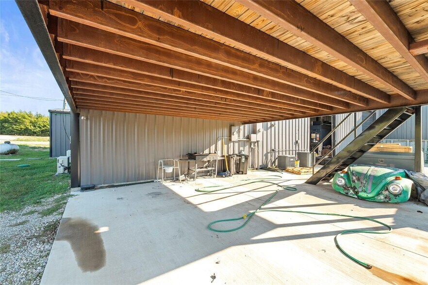More Photos Of 600-608 FM 981, Blue Ridge Warehouse For Sale