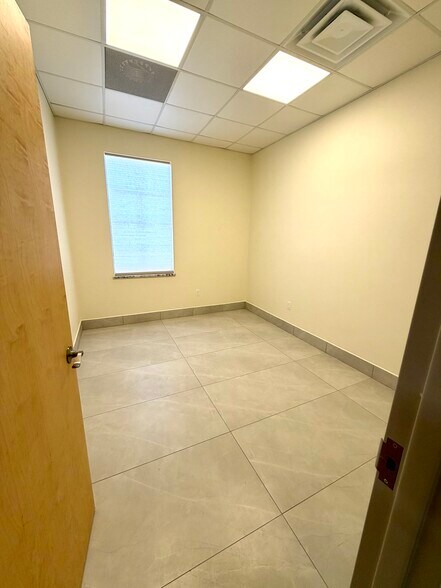 More Photos Of 1300 City View Ctr, Oviedo Office For Lease