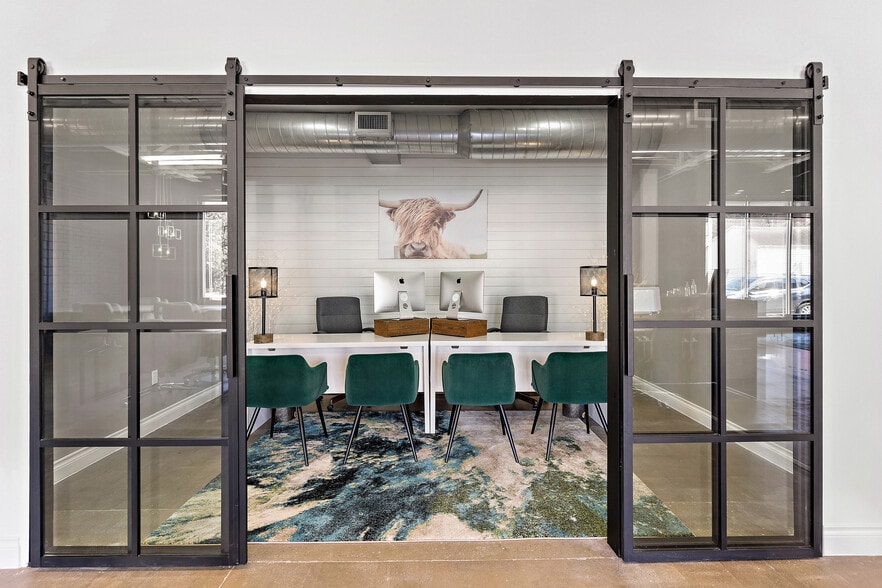 More Photos Of 235-249 W 19th St, Houston Unknown For Lease