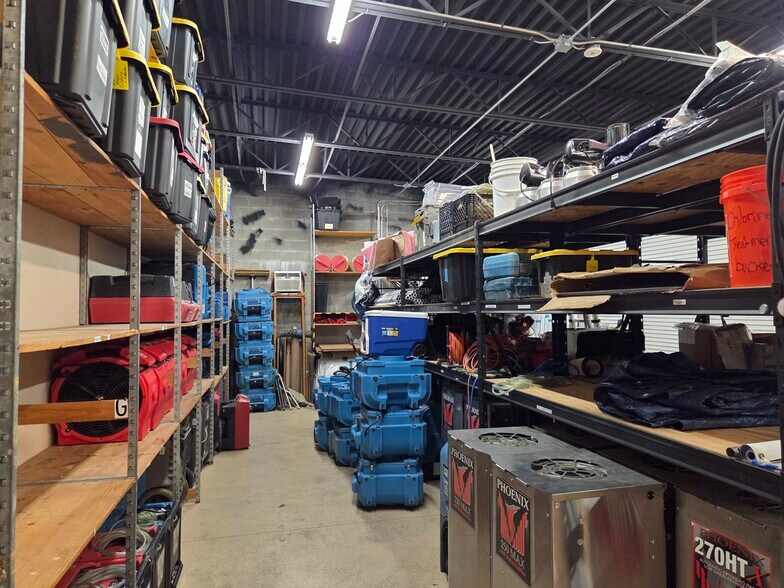 More Photos Of 6391 Corporate Park Cir, Fort Myers Light Distribution For Lease