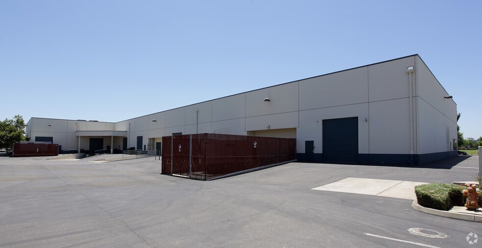 More Photos Of 840 Riverside Pky, West Sacramento Flex For Lease
