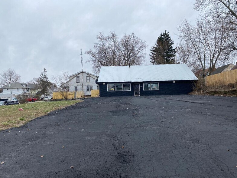 More Photos Of 233 Lexington Ave, Mansfield Convenience Store For Sale