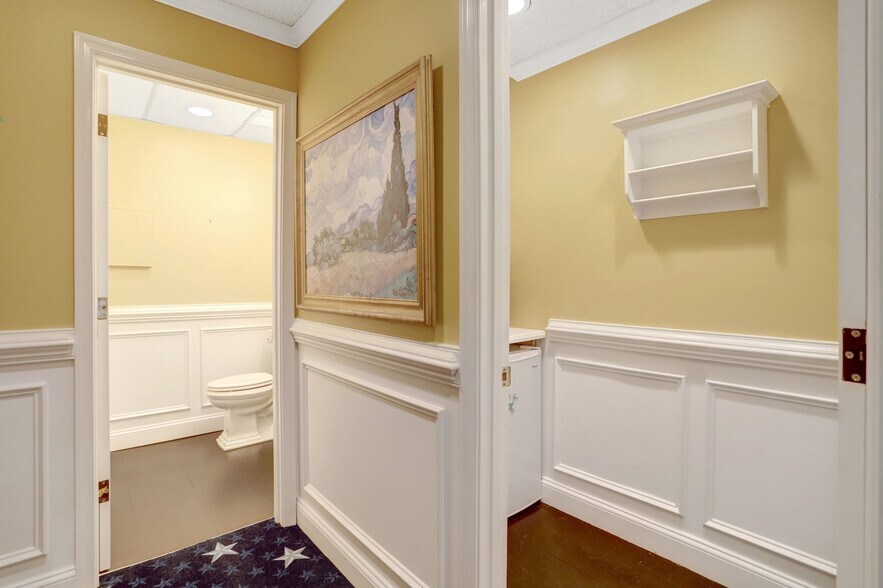 More Photos Of 313 Park Ave, Falls Church Medical For Sale