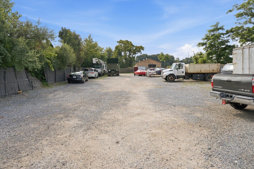 More Photos Of 1850 E Jericho Tpke, Huntington Auto Repair For Sale
