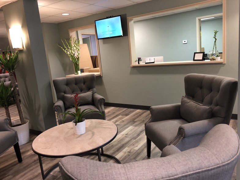 More Photos Of 305 Vine St, New Lenox Medical For Lease