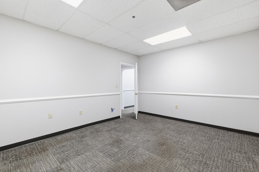 More Photos Of 104-176 Cude Ln, Madison Medical For Lease