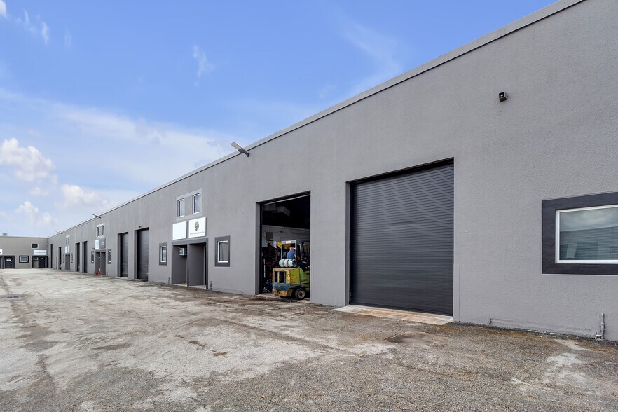 More Photos Of 14000-14048 SW 140th St, Miami Warehouse For Lease
