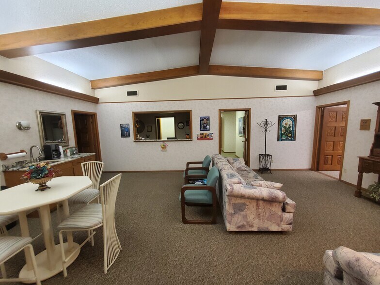More Photos Of 1010 S Sunset Ave, Roswell Medical For Sale
