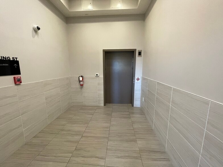 More Photos Of 484 King St, Charleston General Retail For Lease