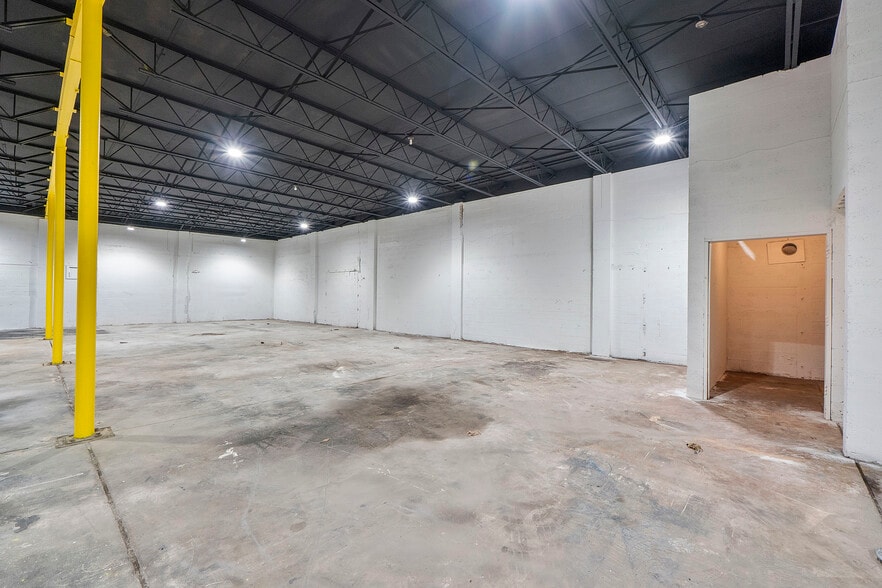 More Photos Of 553 17th St, West Palm Beach Warehouse For Lease