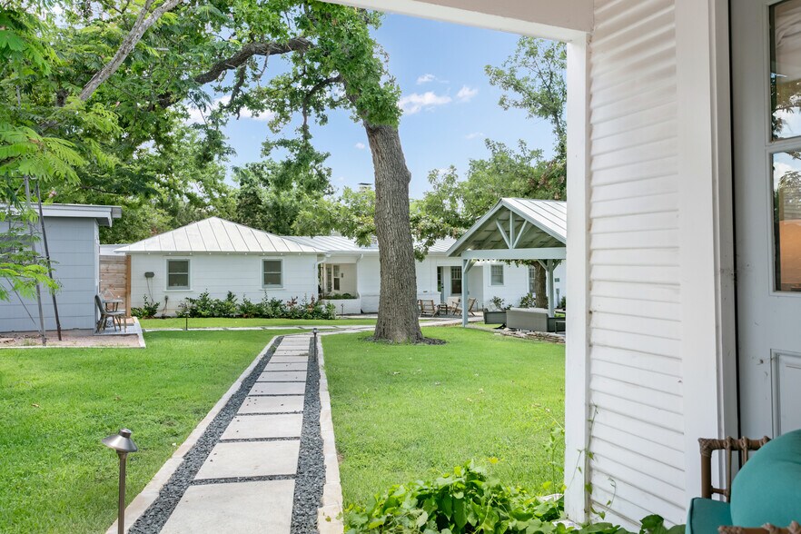 More Photos Of 508 N Orange St, Fredericksburg Specialty For Sale