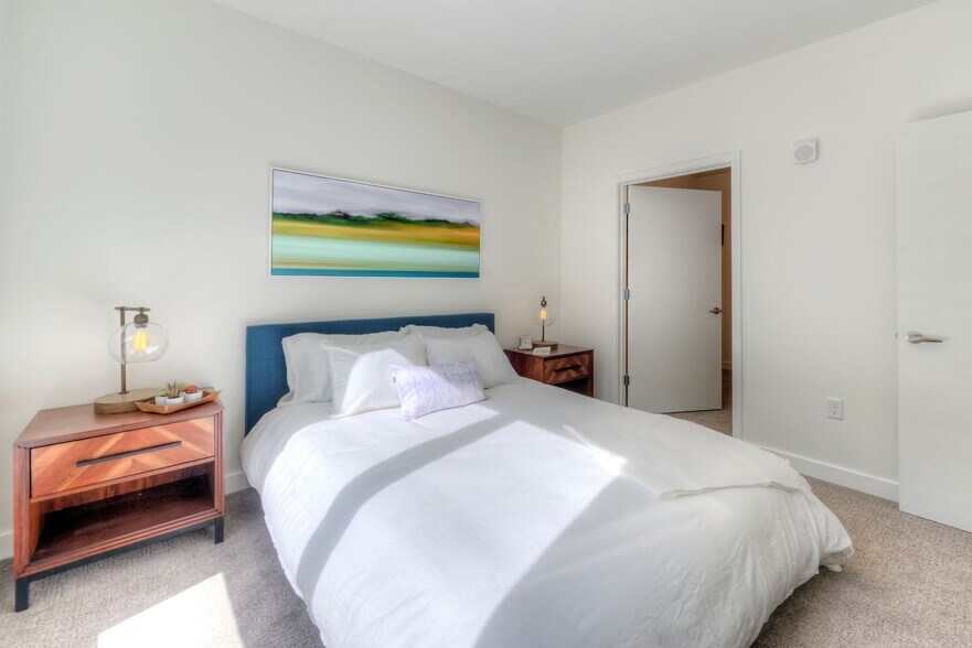 More Photos Of 1555 Ellinwood Ave, Des Plaines Apartments For Lease