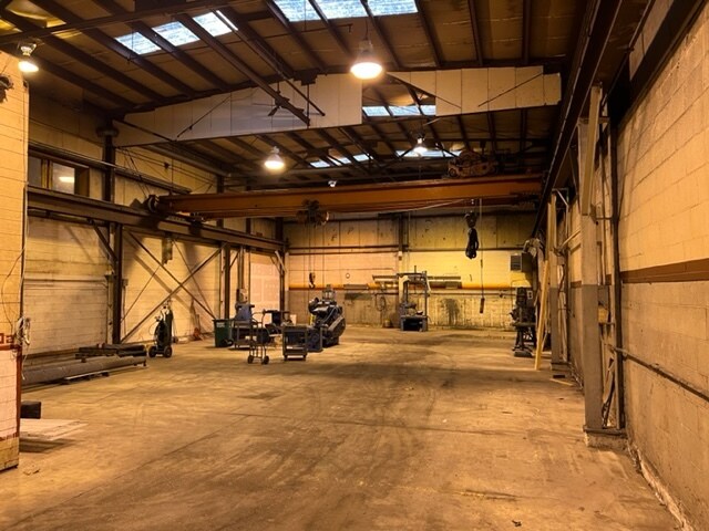 More Photos Of 4012 Main St, Mchenry Warehouse For Sale