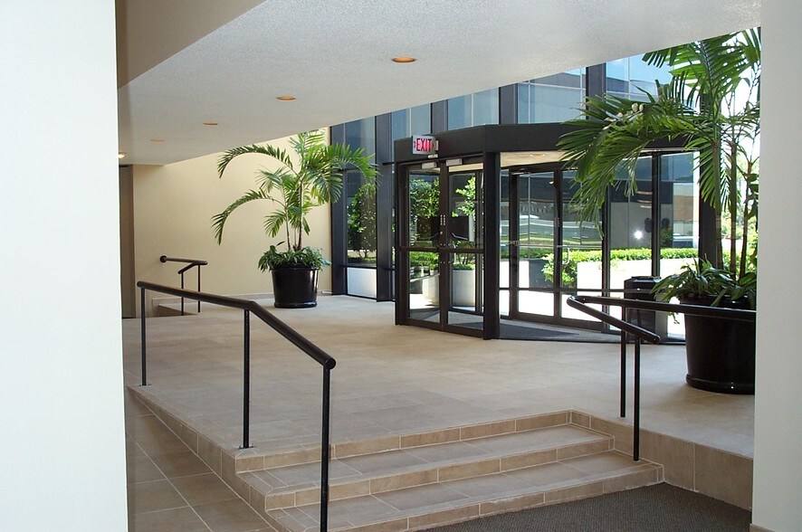More Photos Of 888 W Sam Houston Pky S, Houston Office For Lease