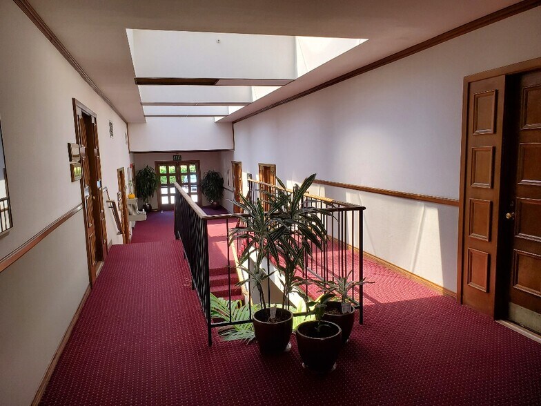 More Photos Of 5029 La Mart Dr, Riverside Office Residential For Lease