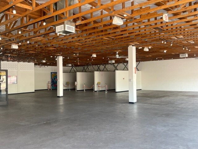 More Photos Of 301 E Camelback Rd, Phoenix Freestanding For Lease