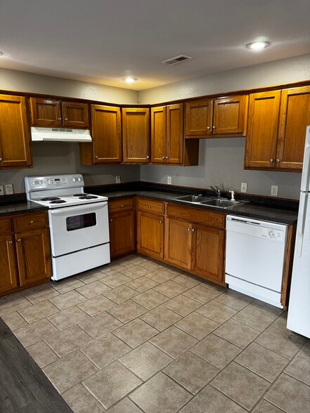 More Photos Of 1325 S Lillian Ave, Bolivar Apartments For Sale