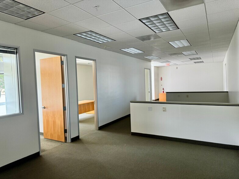 More Photos Of 2320-2350 Wankel Way, Oxnard Medical For Lease