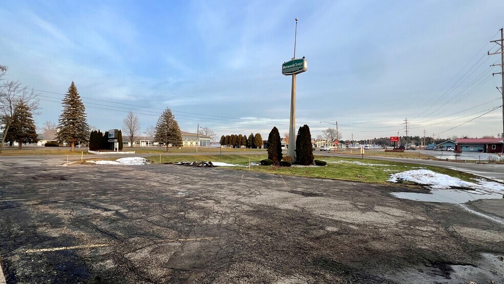 More Photos Of 2604 Sunnyside Dr, Cadillac Medical For Sale