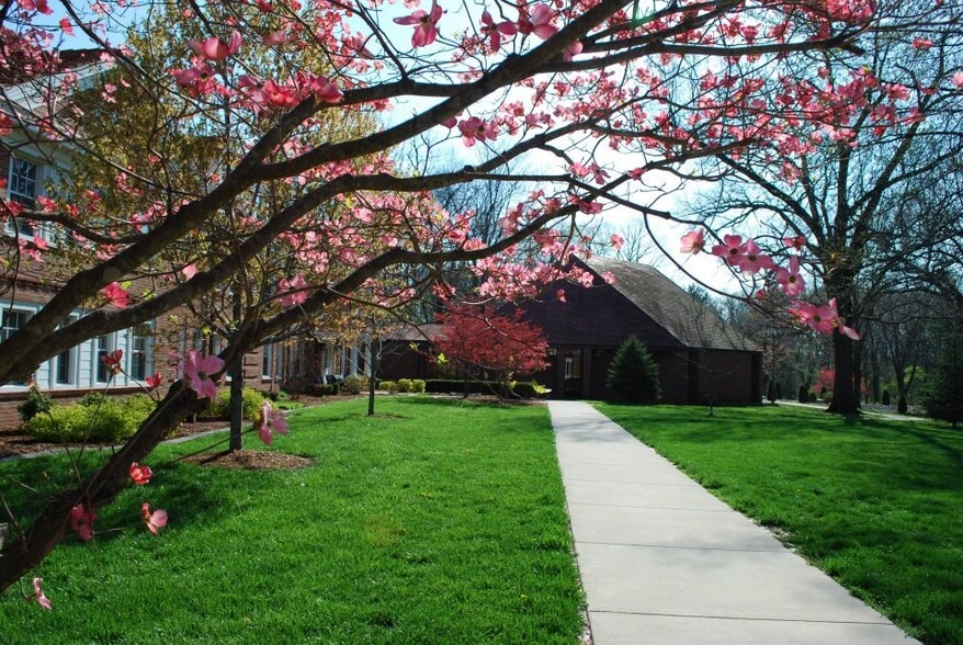 More Photos Of 700 N 66th St, Belleville Religious Facility For Sale