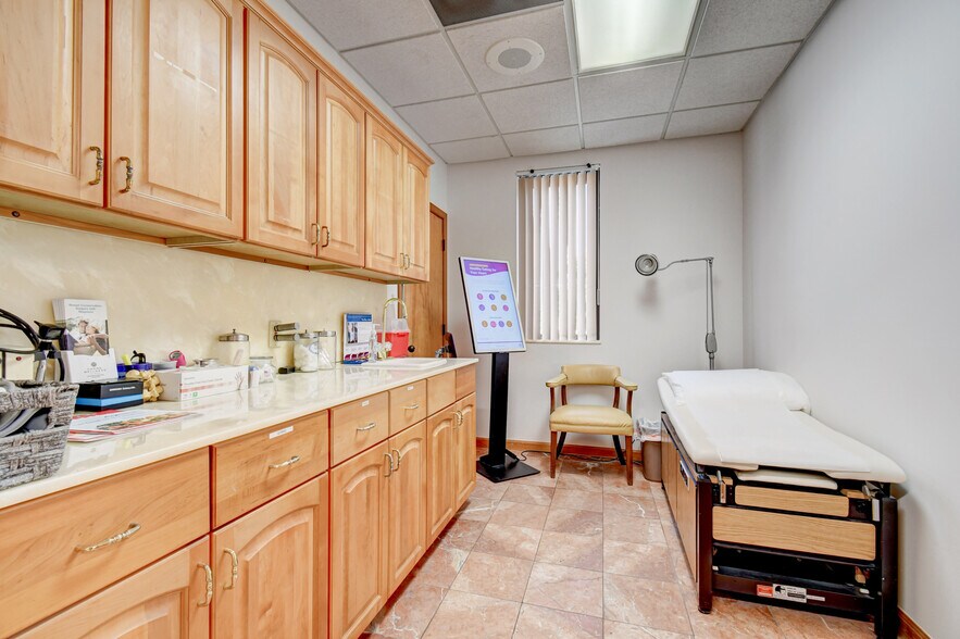 More Photos Of 2314 Seacrest Blvd, Boynton Beach Medical For Lease