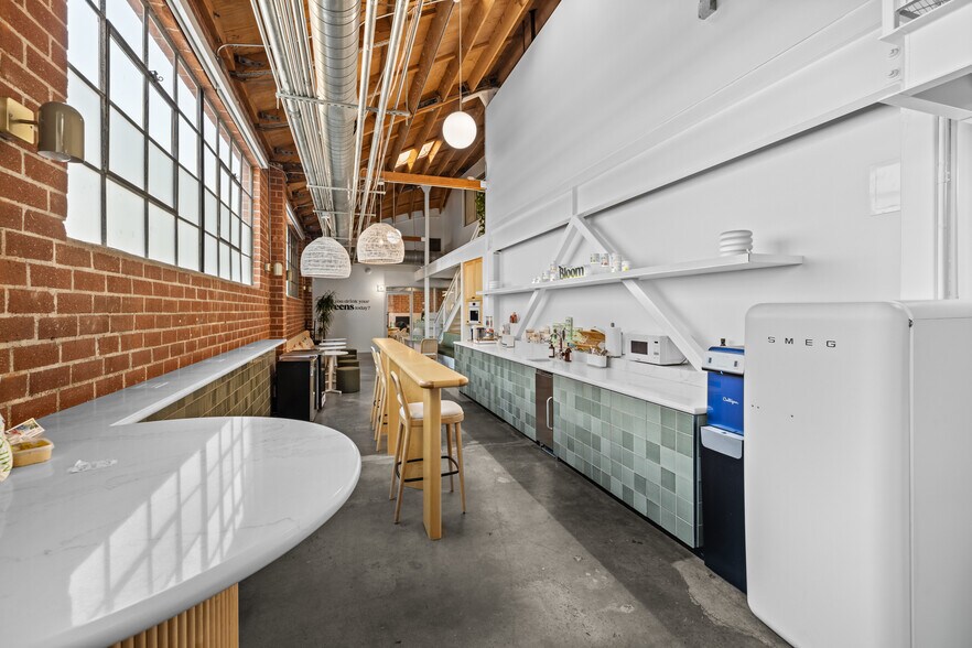 More Photos Of 523 Victoria Ave, Venice Loft Creative Space For Lease