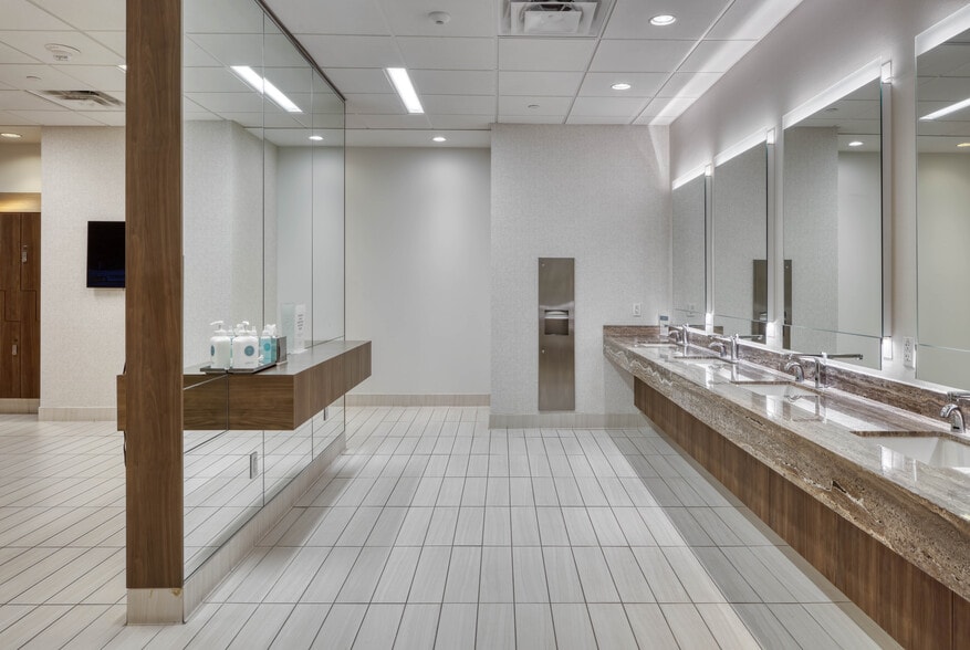 More Photos Of 2001 Ross Ave, Dallas Office For Lease