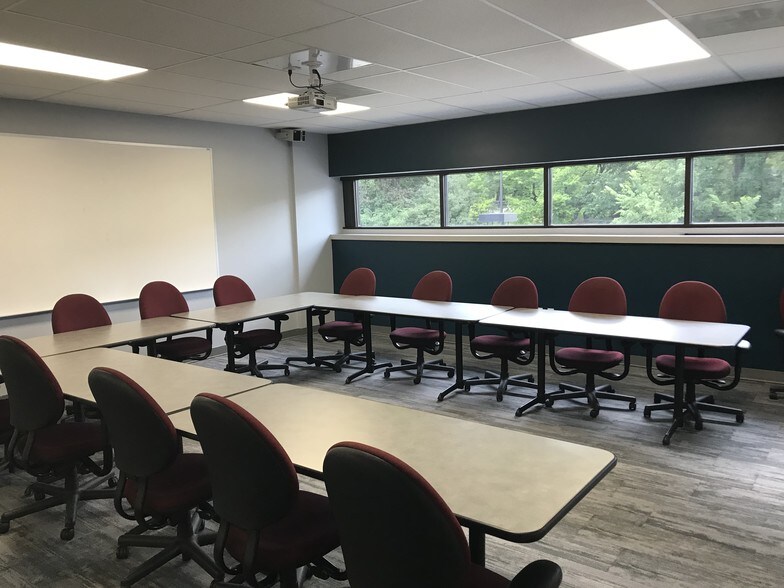 More Photos Of 1508 Nw Vivion Rd, Kansas City Coworking Space