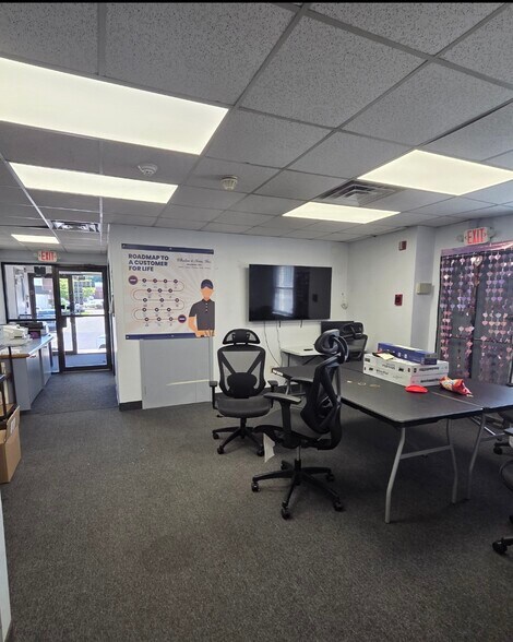 More Photos Of 180 Kinderkamack Rd, Park Ridge Warehouse For Lease
