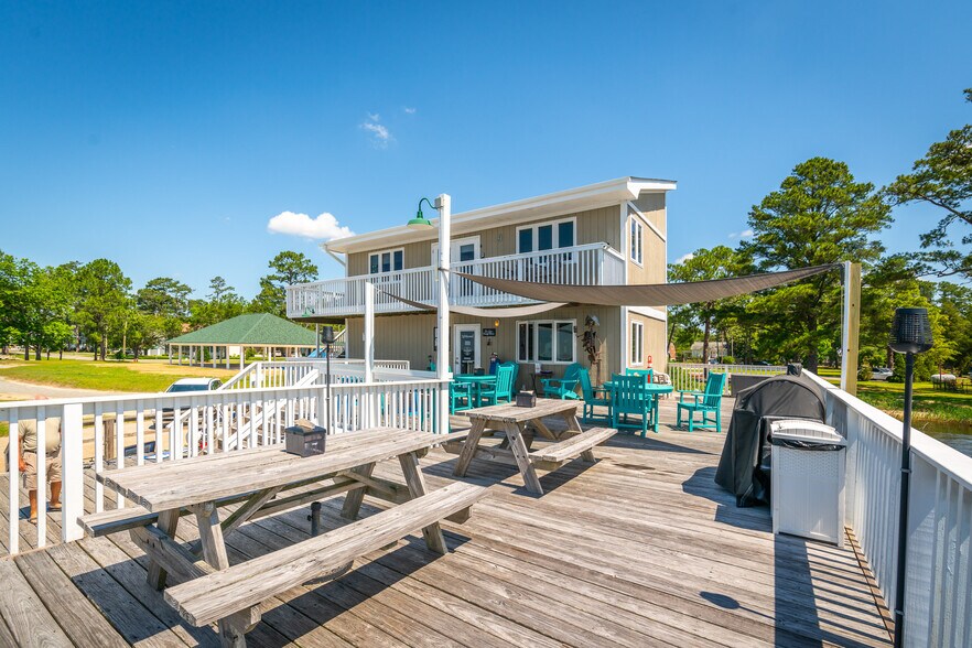 More Photos Of 738 E Main St, Belhaven Hotel For Sale