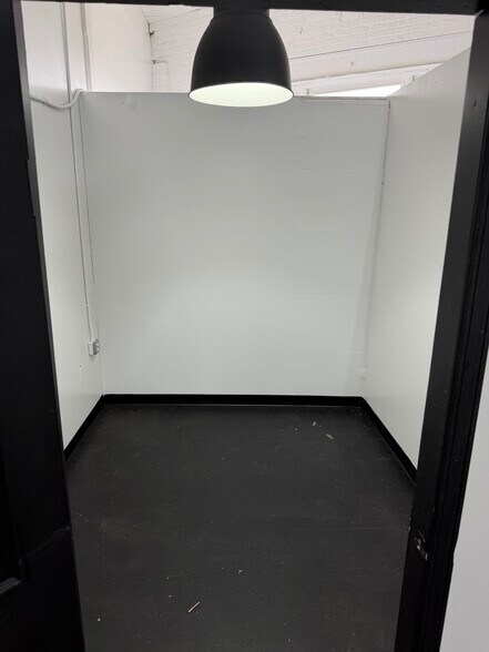 More Photos Of 60 Dickerson St, Newark Light Manufacturing For Lease