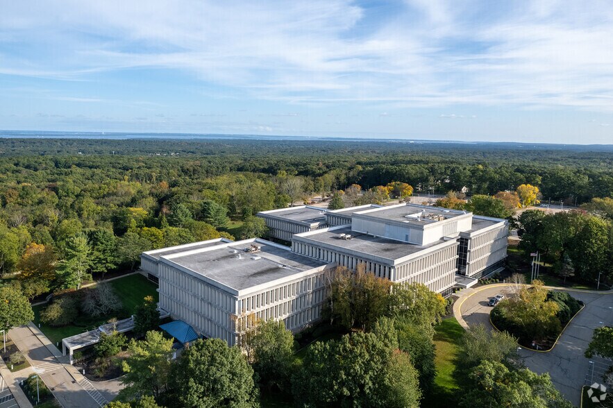 More Photos Of 700 Quaker Ln, Warwick Office For Lease