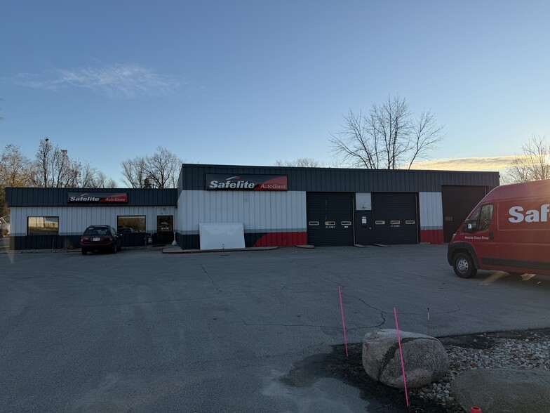 More Photos Of 1619 W Wisconsin Ave, Appleton Auto Repair For Sale