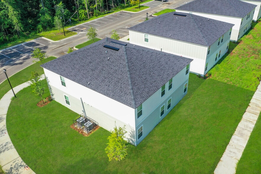 More Photos Of 6421 Breezy Oaks Way, Jacksonville Apartments For Sale