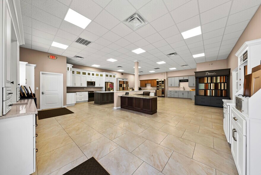 More Photos Of 2330 Bruner Ln, Fort Myers Warehouse For Sale
