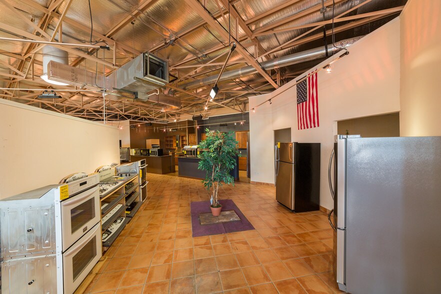 More Photos Of 13340 Leopard St, Corpus Christi Storefront For Sale