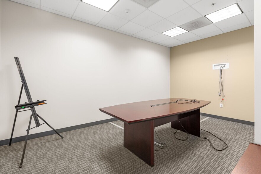 More Photos Of 10 Center St, Stafford Office For Lease