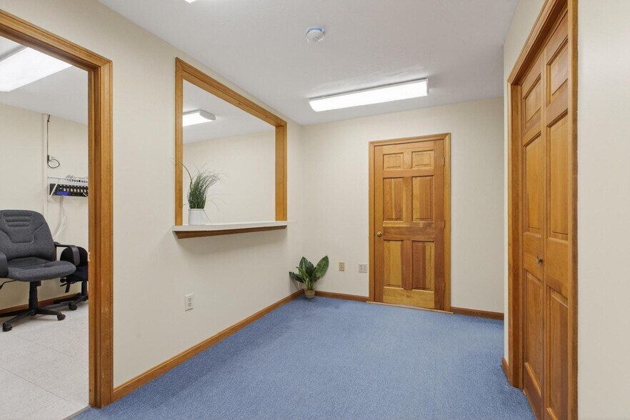 More Photos Of 25 Country Club Rd, Gilford Medical For Sale