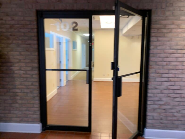 More Photos Of 602 S King St, Leesburg Office For Lease