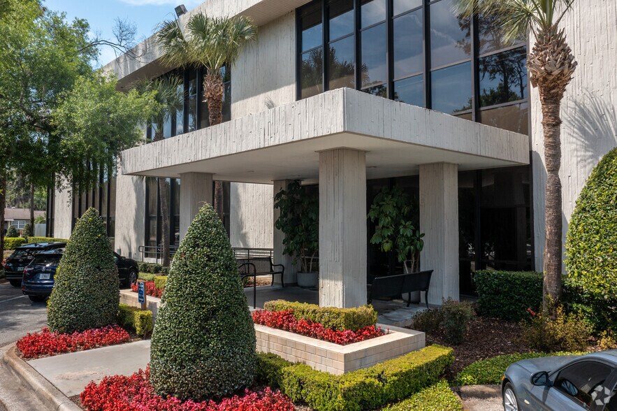 More Photos Of 100 E Sybelia Ave, Maitland Office For Lease