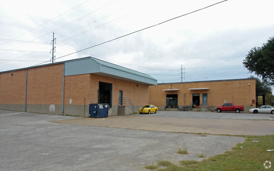 More Photos Of 3601 E Vickery Blvd, Fort Worth Flex For Sale
