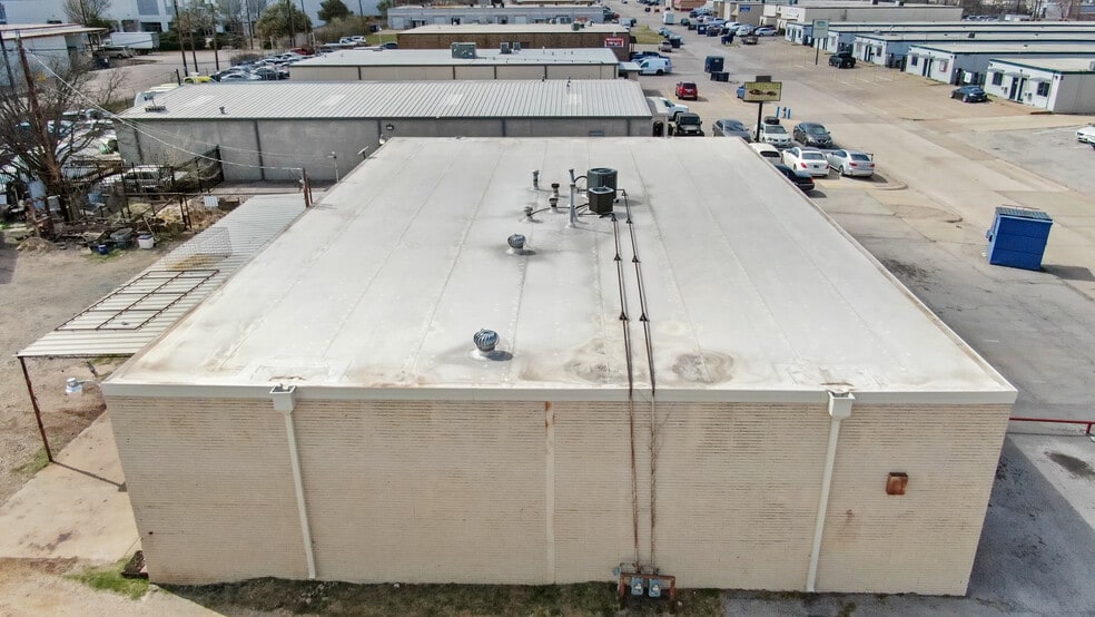 More Photos Of 3616-3618 Dividend Dr, Garland Manufacturing For Sale