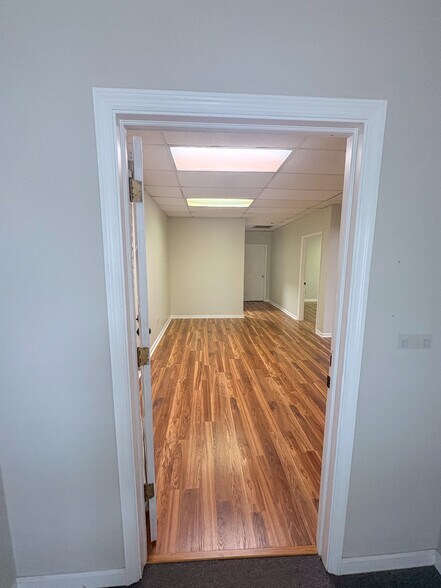 More Photos Of 890 Johnnie Dodds Blvd, Mount Pleasant Office For Lease